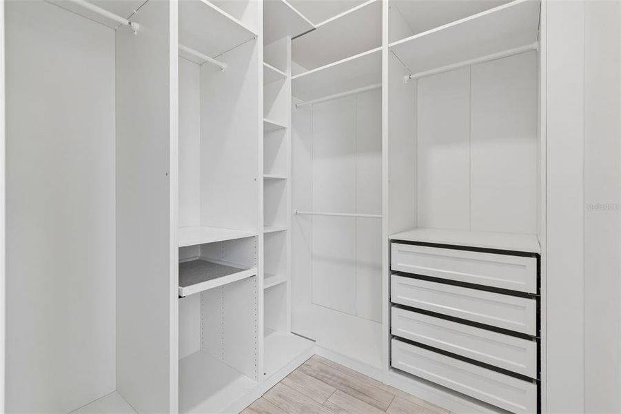 Spacious, unfurnished interior of a new home in , Tampa (Image 72).