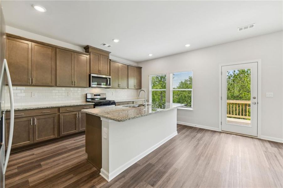 Furnished interior view inside a new home in Ivey Township, Dallas (Image 9).