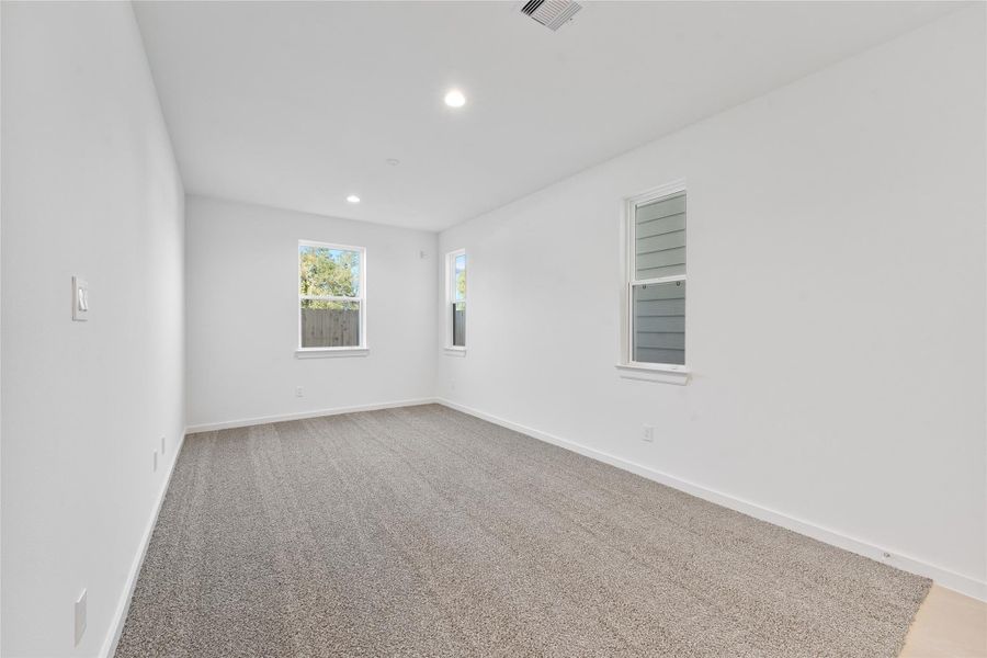 Spacious, unfurnished interior of a new home in Highland Commons, Houston (Image 11).