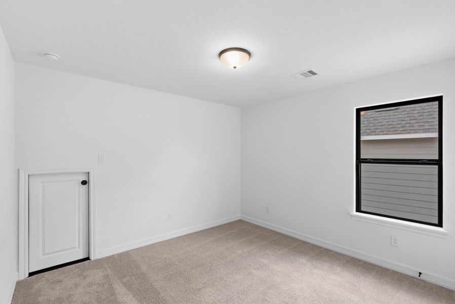 Spacious, unfurnished interior of a new home in Cedar Pointe, Crosby (Image 10).