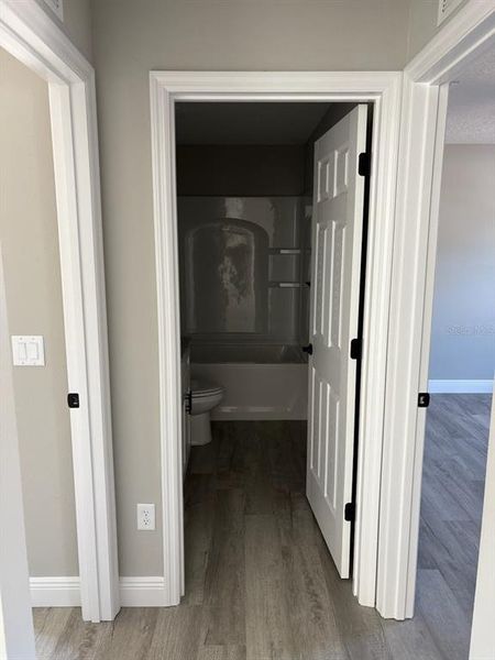 Spacious, unfurnished interior of a new home in , Citrus Springs (Image 12).