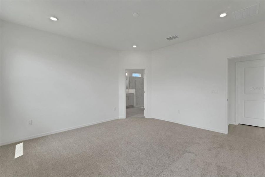 Spacious, unfurnished interior of a new home in Tuscan Hills, Dade City (Image 16).
