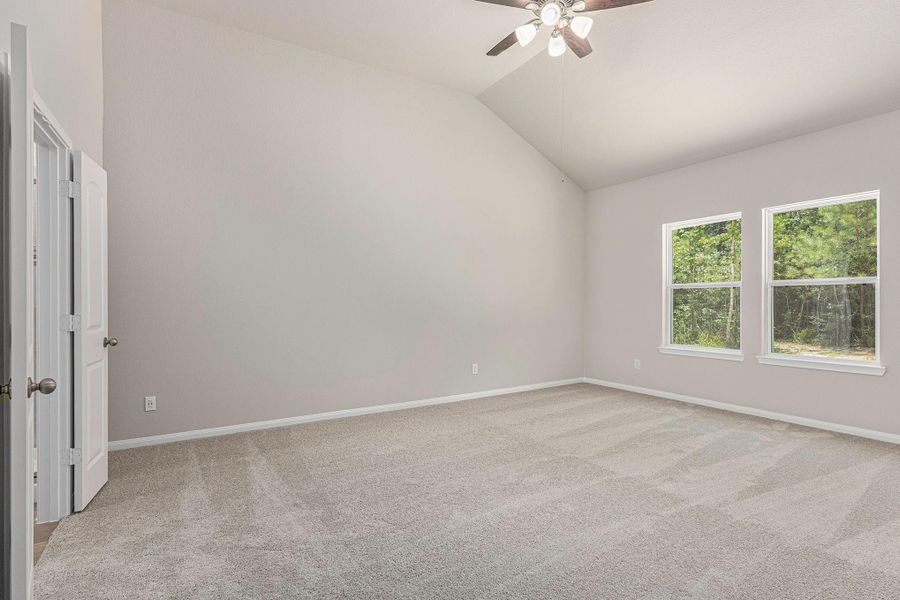 Spacious, unfurnished interior of a new home in , Conroe (Image 8).