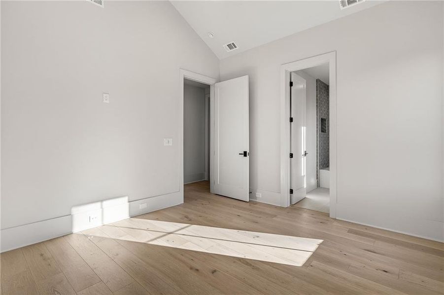 Spacious, unfurnished interior of a new home in , Atlanta (Image 26).