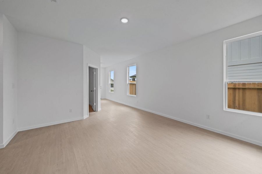 Spacious, unfurnished interior of a new home in Montgomery Bend, Montgomery (Image 18).