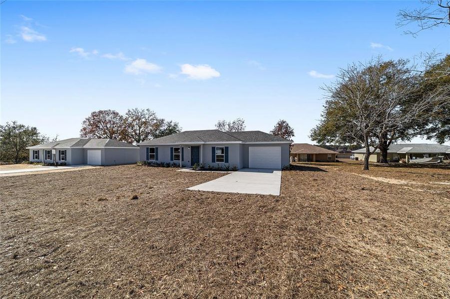 Exterior details and patio area of a home in , Belleview (Image 24).
