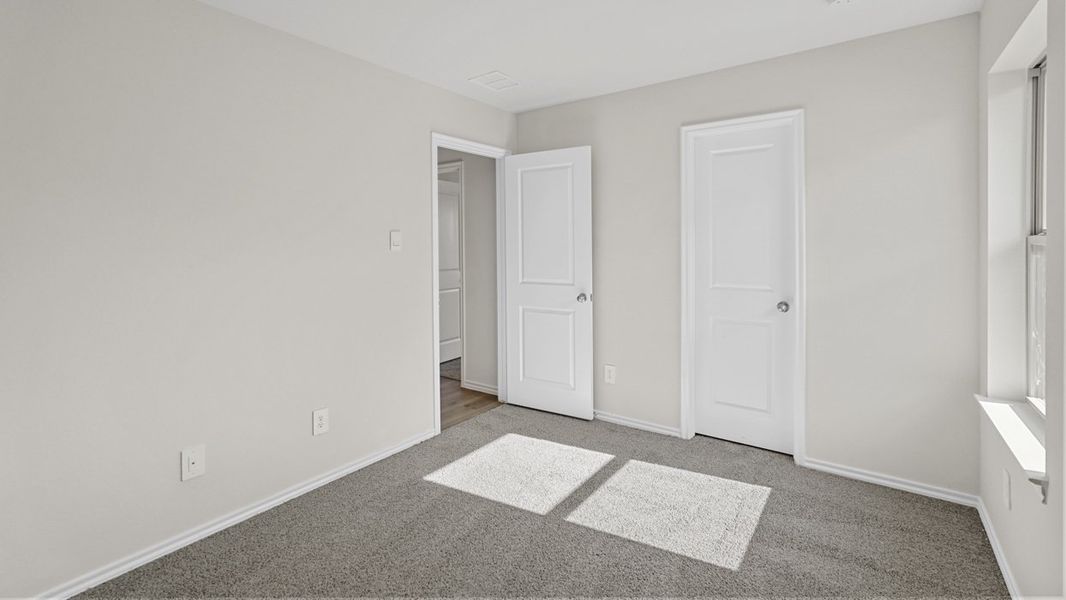Spacious, unfurnished interior of a new home in Oak Valley Estates, Bullard (Image 15).