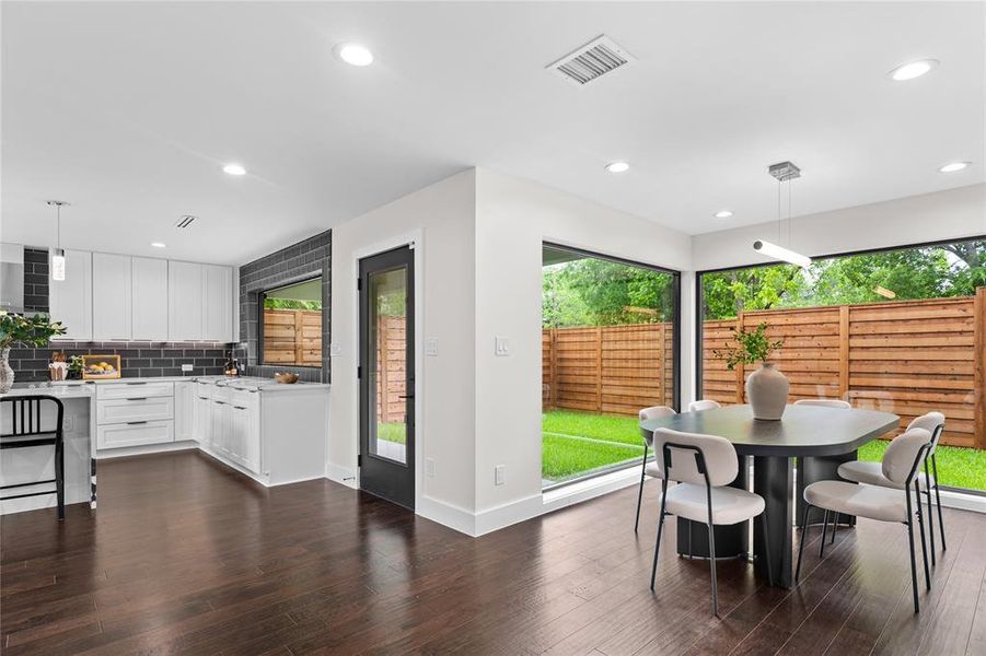 Furnished interior view inside a new home in , Dallas (Image 12).