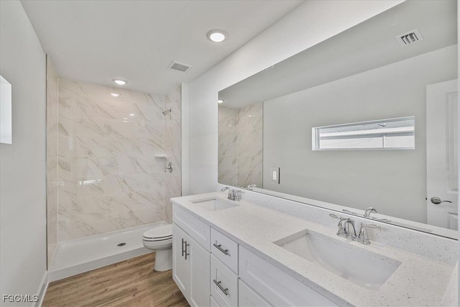 Furnished interior view inside a new home in Cape Coral, Cape Coral (Image 12).