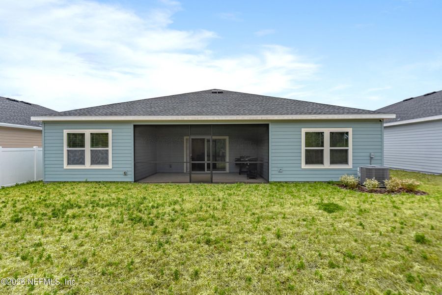 Exterior details and patio area of a home in Saddle Oaks, Jacksonville (Image 24).