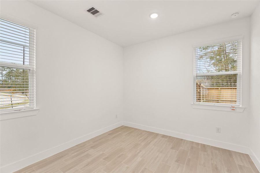 Spacious, unfurnished interior of a new home in Balmoral, Atascocita (Image 11).