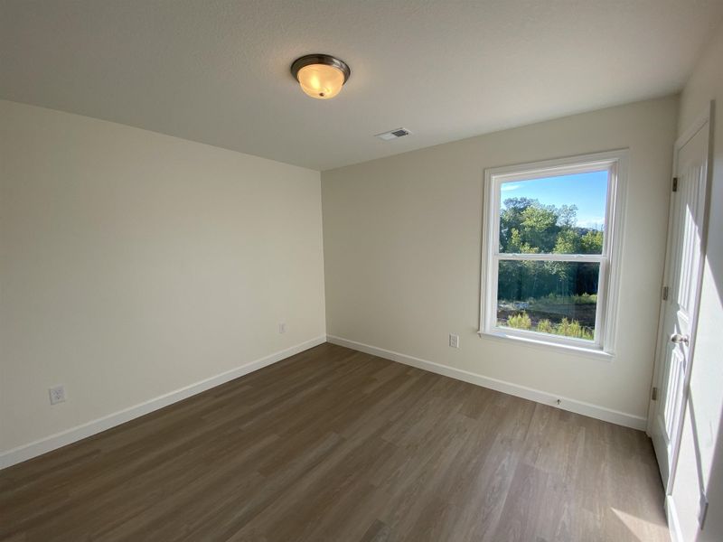 Spacious, unfurnished interior of a new home in Ballentine Ridge, Lyman (Image 37).