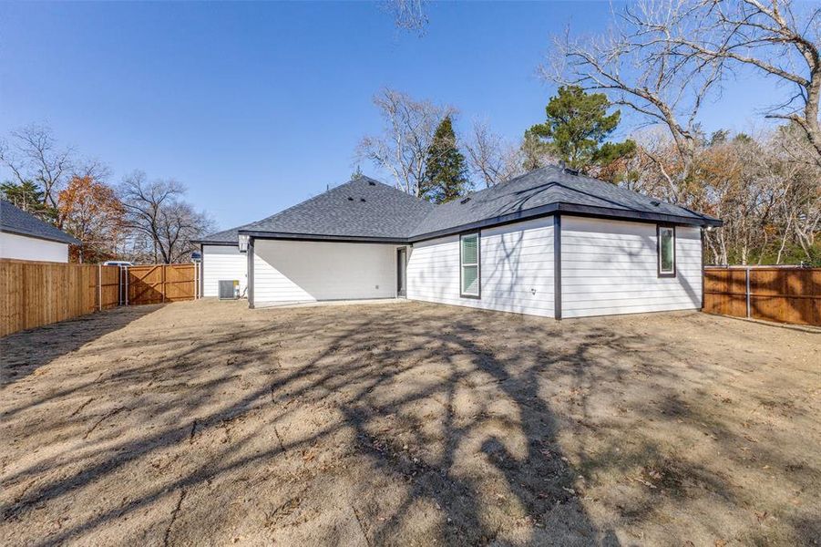 Exterior details and patio area of a home in , Dallas (Image 18).
