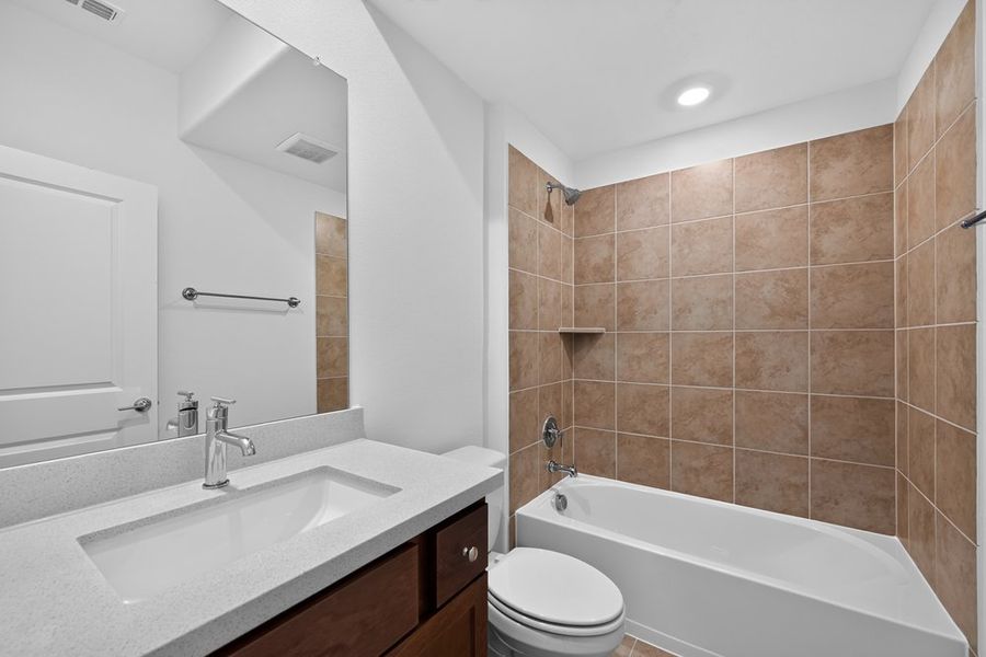 Furnished interior view inside a new home in Madero 50s, Fort Worth (Image 10).