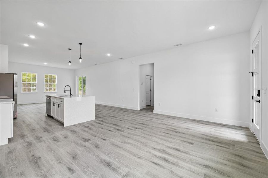 Spacious, unfurnished interior of a new home in , Ocala (Image 15).