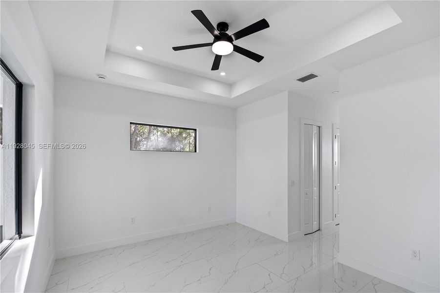 Spacious, unfurnished interior of a new home in , Lehigh Acres (Image 49).