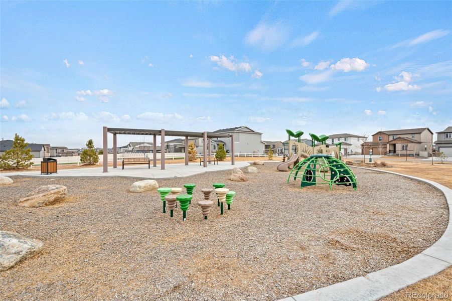 Community amenities in , Parker (Image 44).