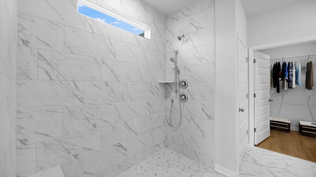 1558 Carlyle Owners Bath 2of2 F1 Base3