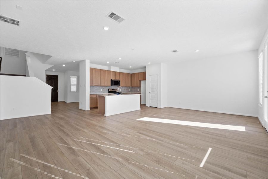 Beautiful open-concept layout effortlessly uniting the family, dining, and kitchen spaces—ideal for everyday comfort and entertaining guests!