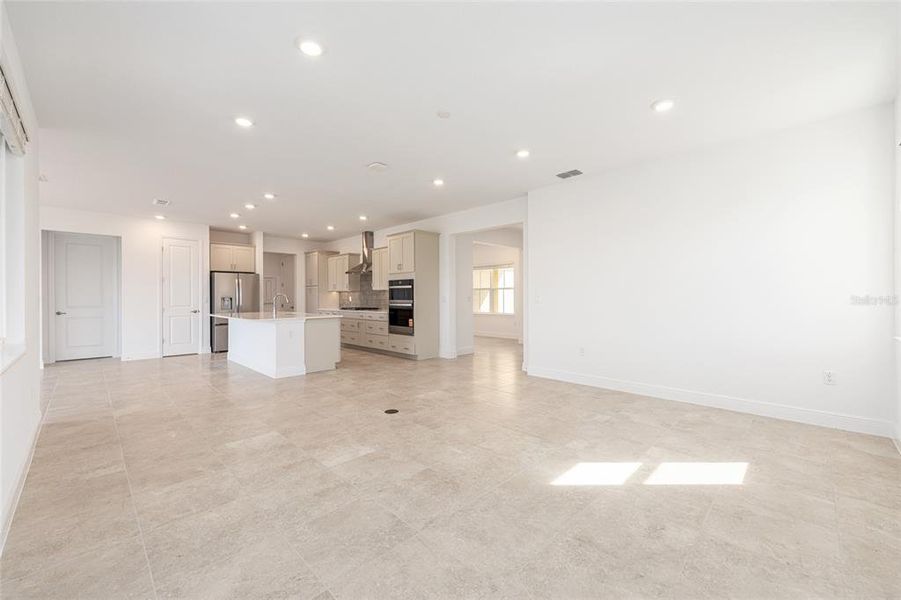 Spacious, unfurnished interior of a new home in , Ocala (Image 15).