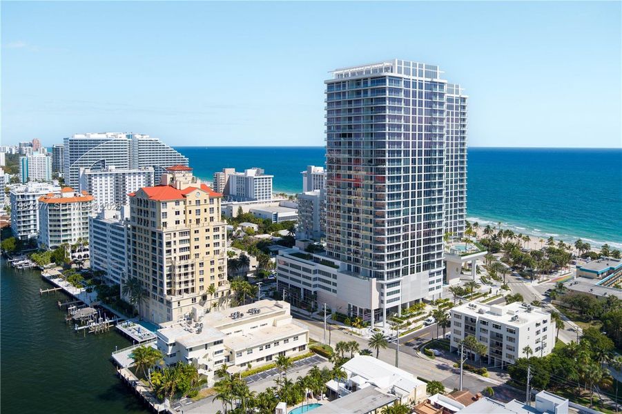 Condo located in Fort Lauderdale, FL showcasing its design and architecture (Image 31).