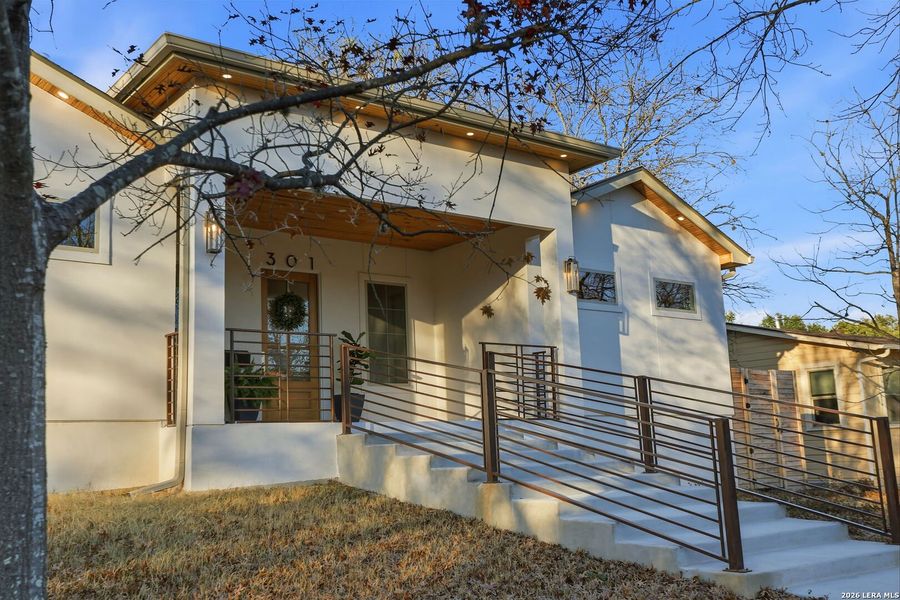 Exterior details and patio area of a home in , Terrell Hills (Image 39).