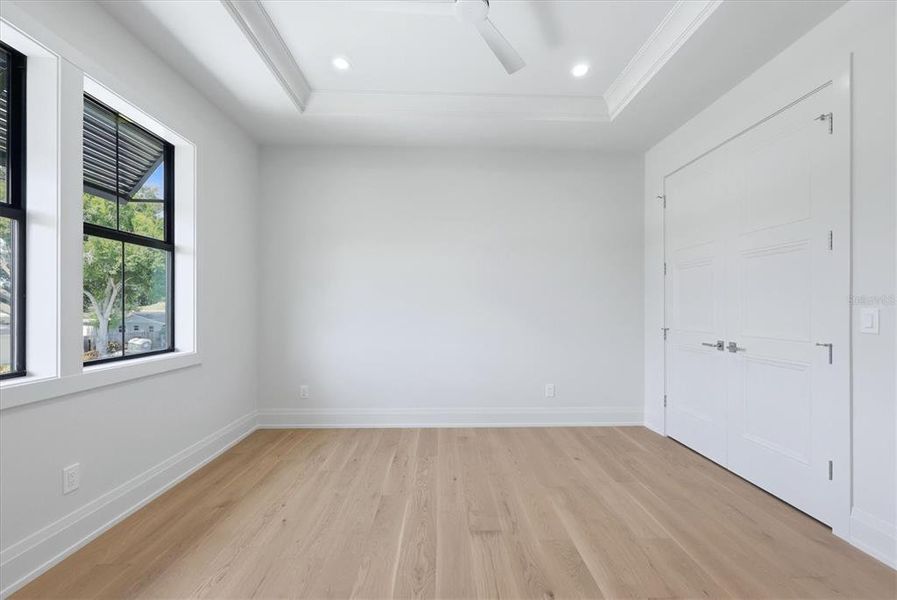 Spacious, unfurnished interior of a new home in , Sarasota (Image 61).