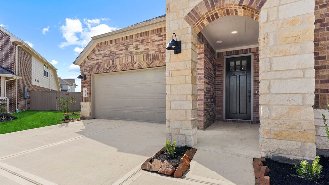 Representative exterior details of a home built from the Cardinale by D.R. Horton in Westland Ranch 60' Homesites, League City (Image 3). Representative exterior details of a home built from the Cardinale by D.R. Horton in Westland Ranch 60' Homesites, League City (Image 3).