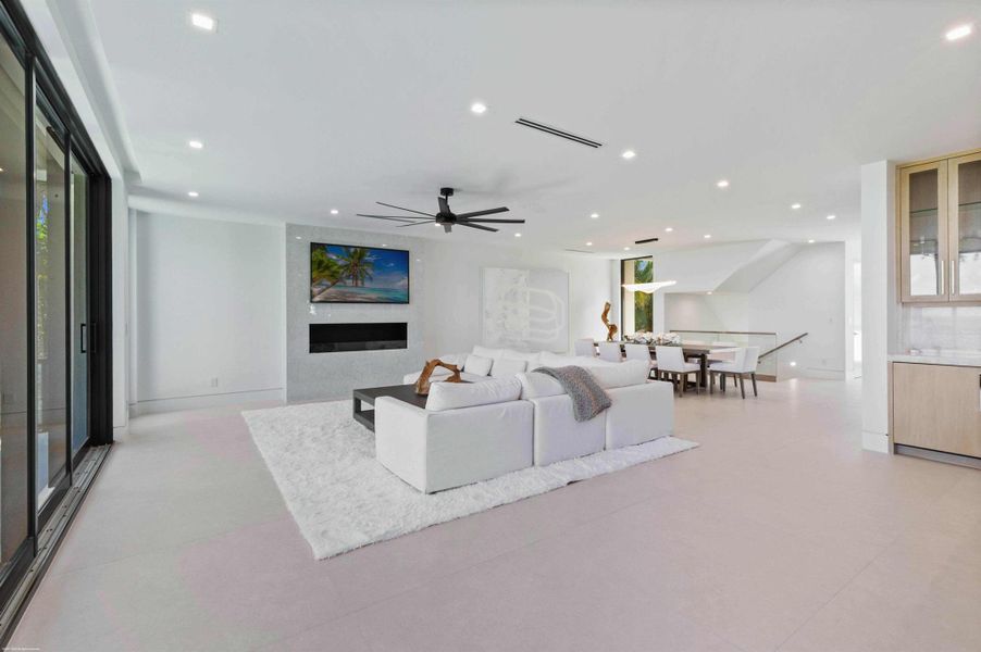 Furnished interior view inside a new home in , Jupiter Island (Image 14).