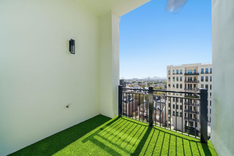 Covered balcony with Medical Center views. Enjoy this as your extension to the outdoors. Covered balcony with Medical Center views. Enjoy this as your extension to the outdoors.