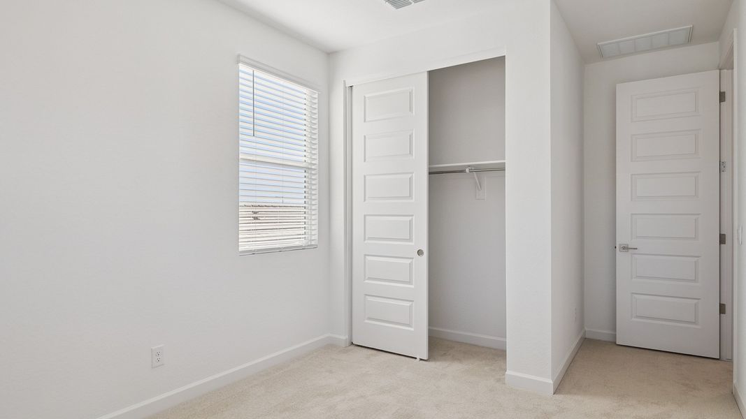 Spacious, unfurnished interior of a new home in Aloravita, Peoria (Image 35).