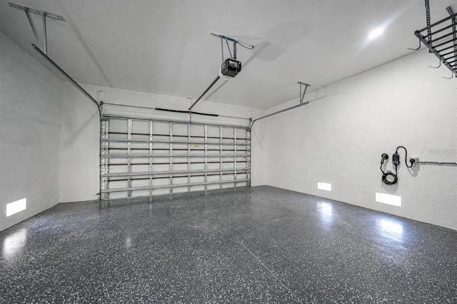 Spacious, unfurnished interior of a new home in , Port Charlotte (Image 44).