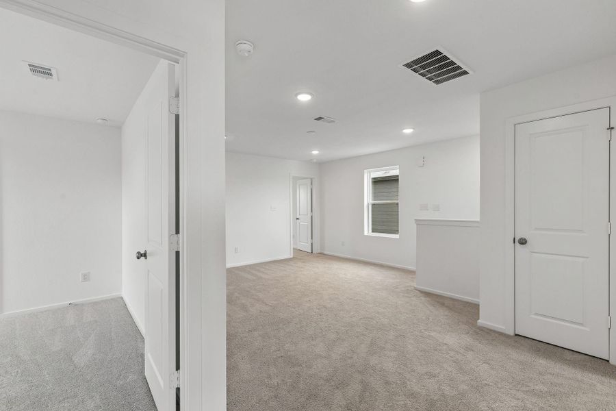 Spacious, unfurnished interior of a new home in Montgomery Bend, Montgomery (Image 14).