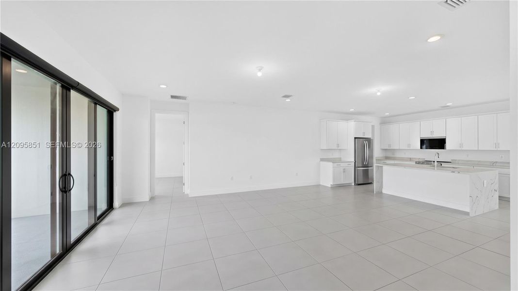 Spacious, unfurnished interior of a new home in , Homestead (Image 16).