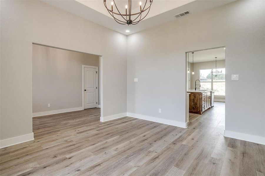 Dining room/flex space