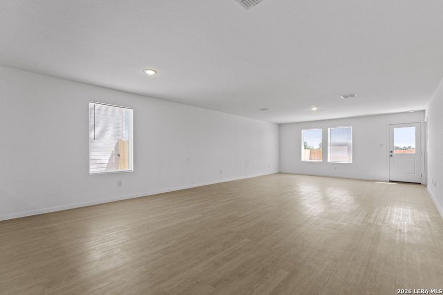 Spacious, unfurnished interior of a new home in Friendship Oaks, Fredericksburg (Image 20).