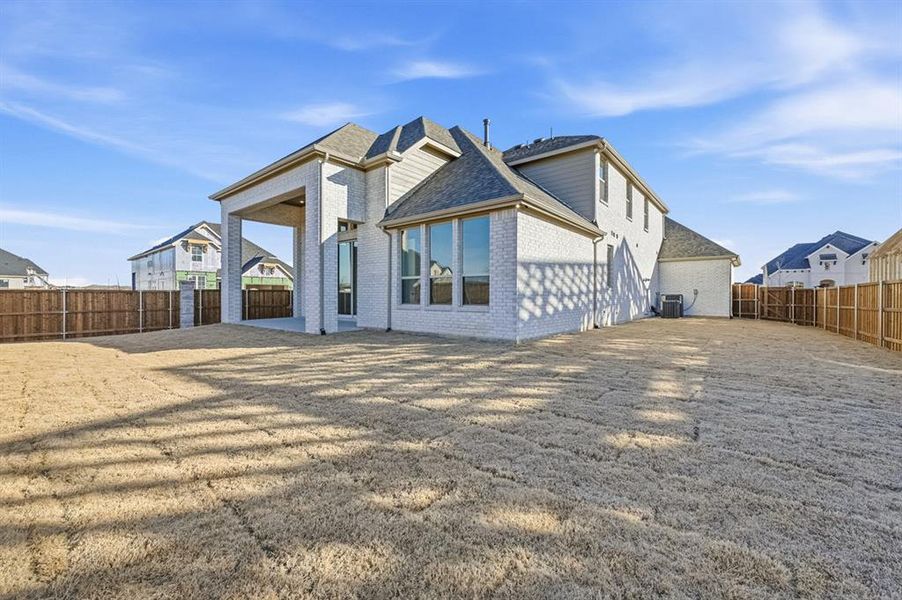 Exterior details and patio area of a home in Star Trail, Prosper (Image 2).