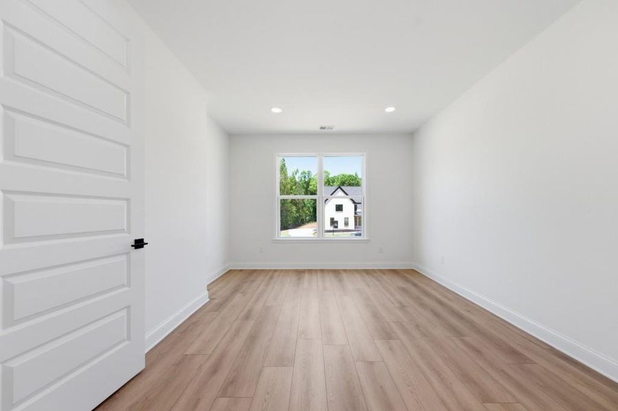 Spacious, unfurnished interior of a new home in , Griffin (Image 49).
