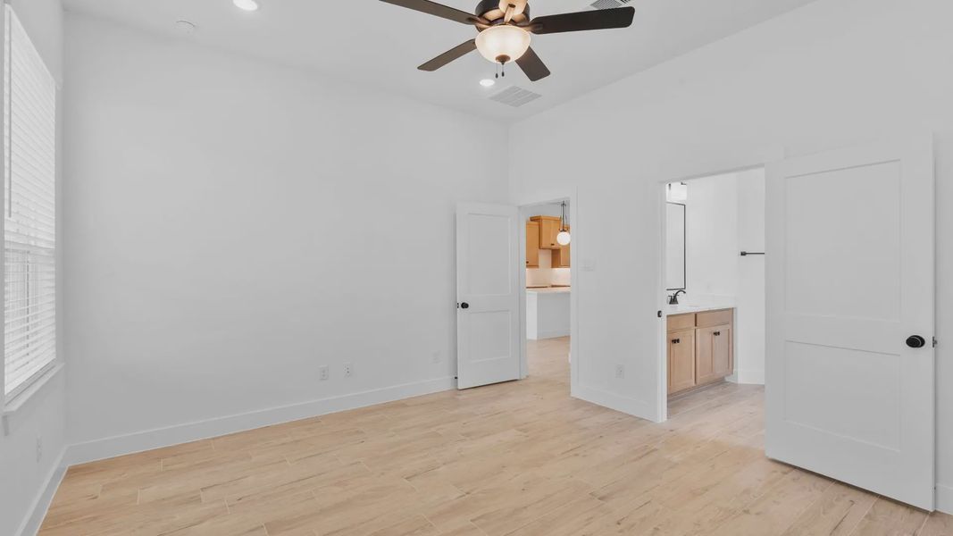 Spacious, unfurnished interior of a new home in Evergreen 40s, Conroe (Image 19). Spacious, unfurnished interior of a new home in Evergreen 40s, Conroe (Image 19).