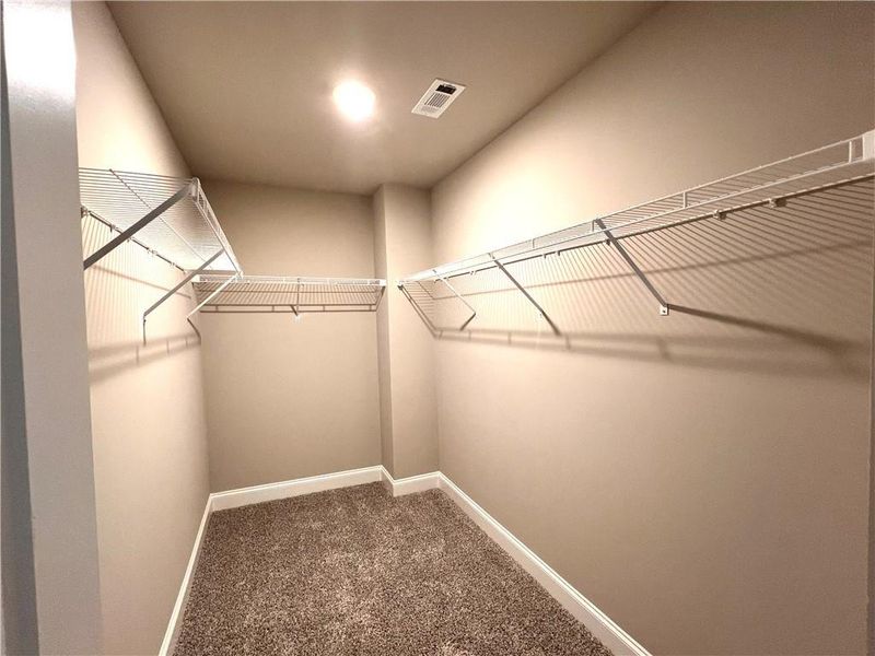 Spacious, unfurnished interior of a new home in , Jefferson (Image 40).