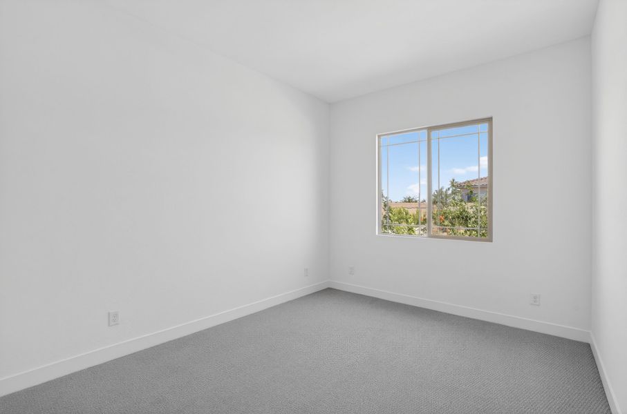 Spacious, unfurnished interior of a new home in Stonehaven, Glendale (Image 34).