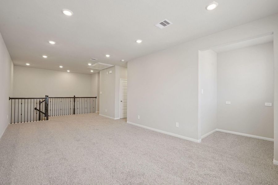 Spacious, unfurnished interior of a new home in Kemah Crossing - Luxe Series, Kemah (Image 24).