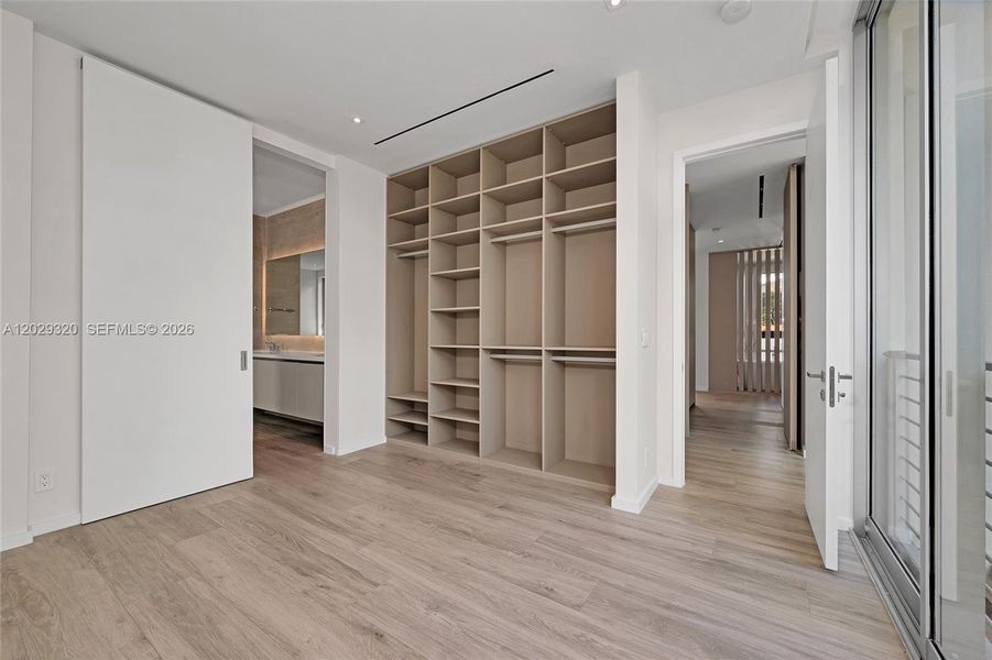 Spacious, unfurnished interior of a new home in , Miami (Image 42).