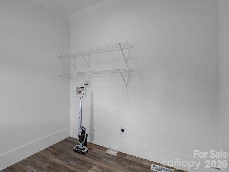 laundry/mud room