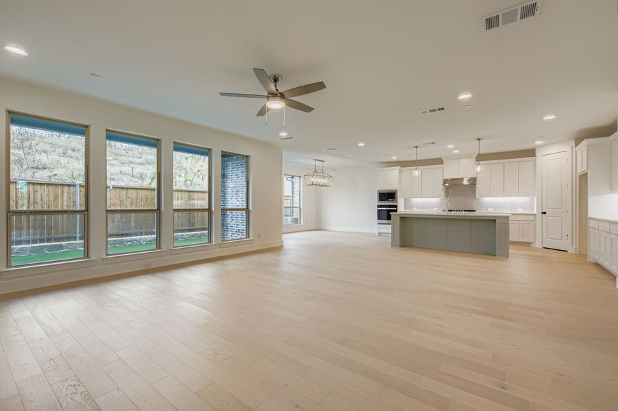 3529 Kings - Living Area 3529 Kings - Living Area