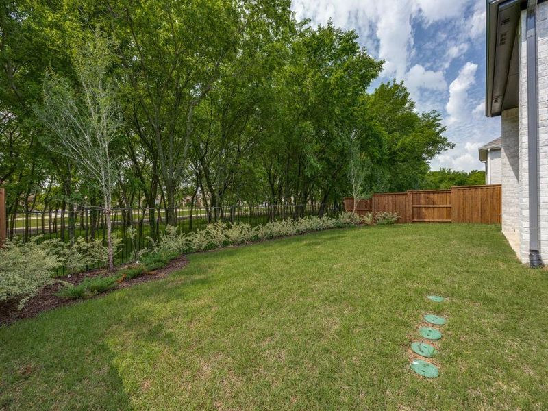 Exterior details and patio area of a home in , Van Alstyne (Image 13).