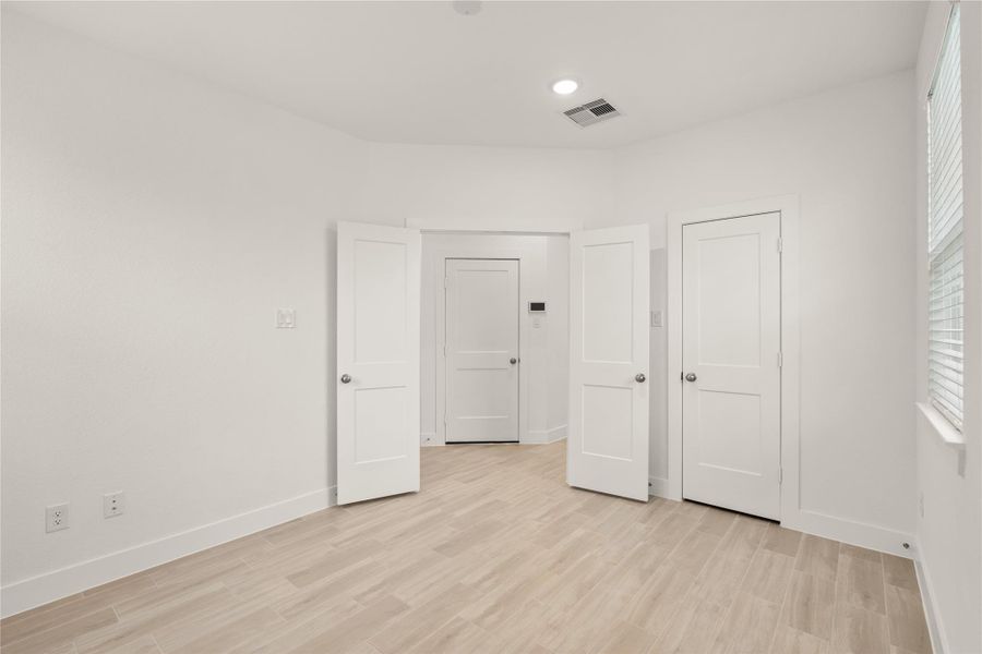 Spacious, unfurnished interior of a new home in Balmoral, Atascocita (Image 12).