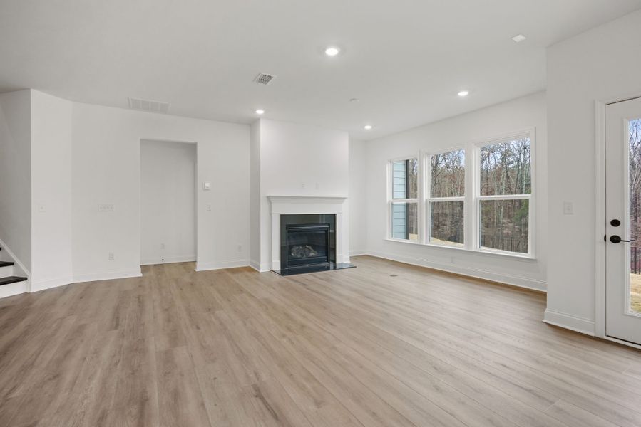 Spacious, unfurnished interior of a new home in Forest Creek, Waxhaw (Image 61).