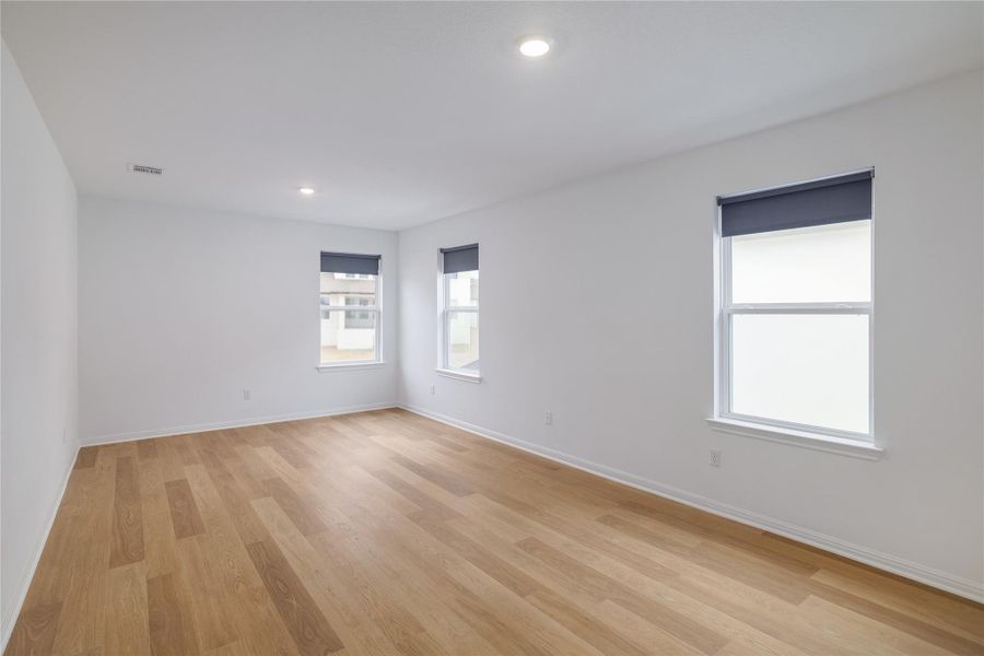 Spacious, unfurnished interior of a new home in , Leander (Image 16).