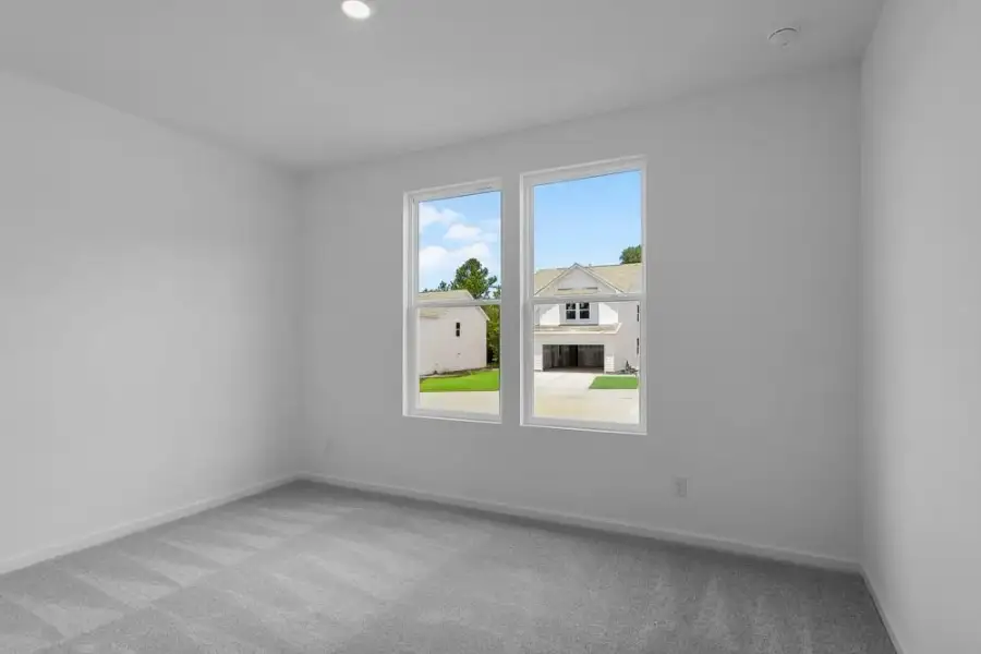 Spacious, unfurnished interior of a new home in Heritage River, Euharlee (Image 12).